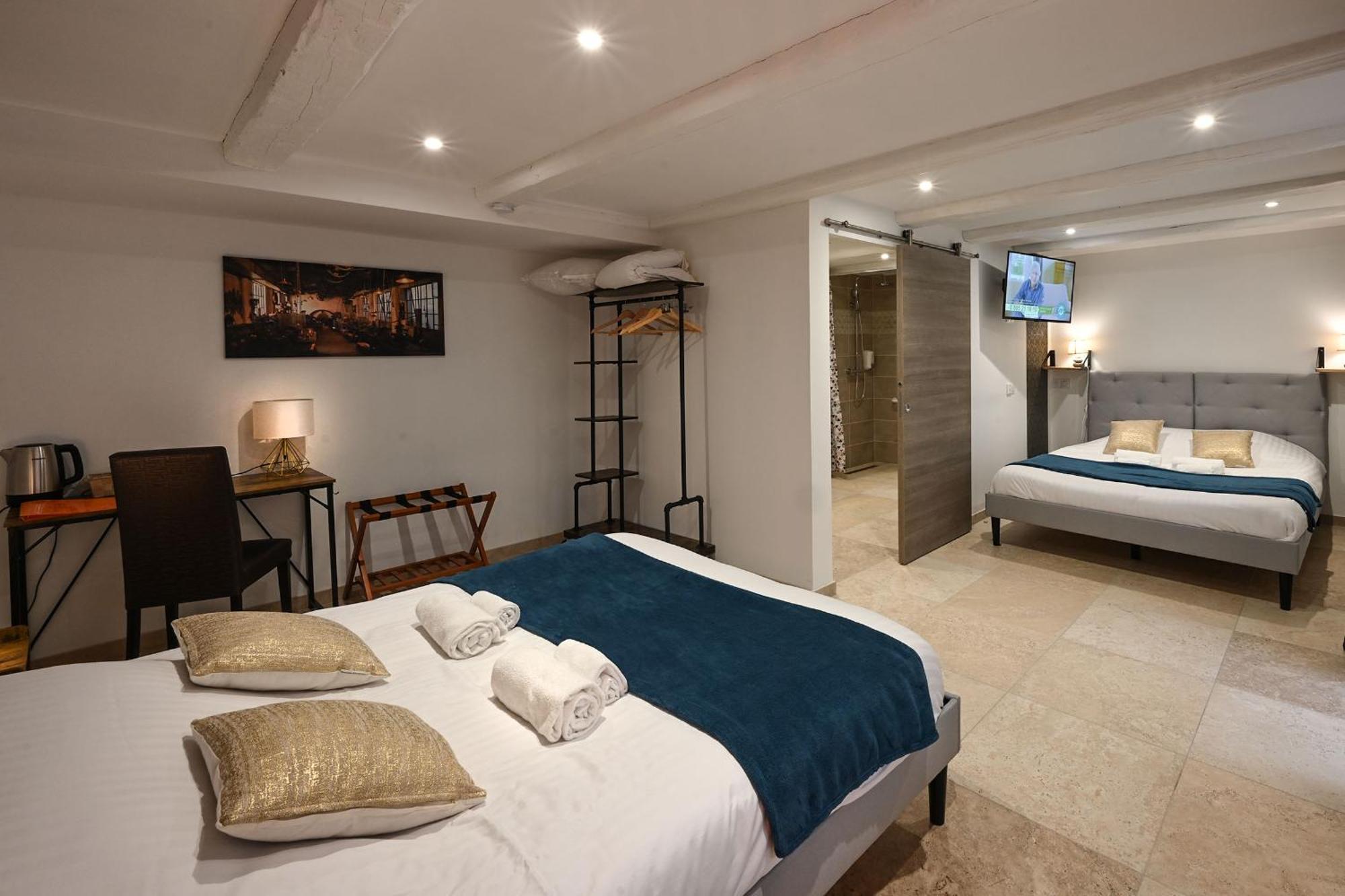 Hotel De La Croisee Poncin Bagian luar foto